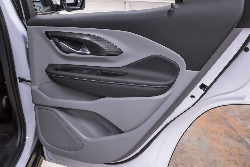 2023 GMC Terrain SLT - Photo 28