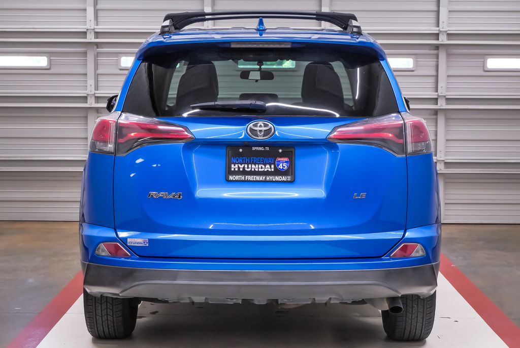 2016 Toyota RAV4 LE - Photo 7