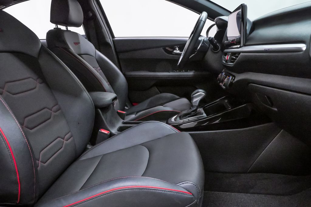 2023 Kia Forte GT - Photo 13