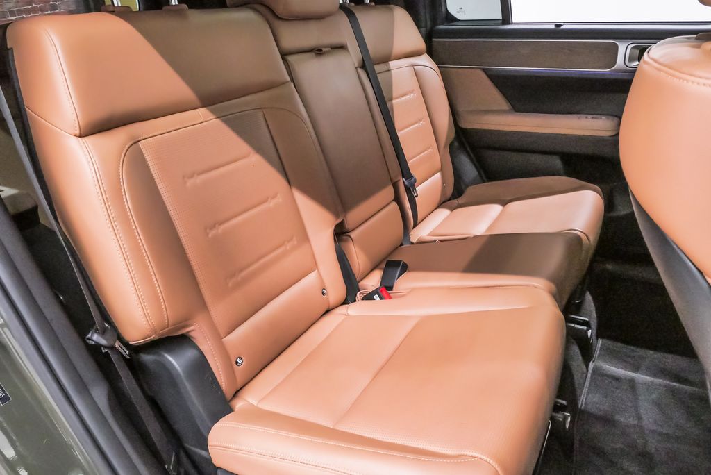 2025 Hyundai Santa Fe Limited - Photo 14