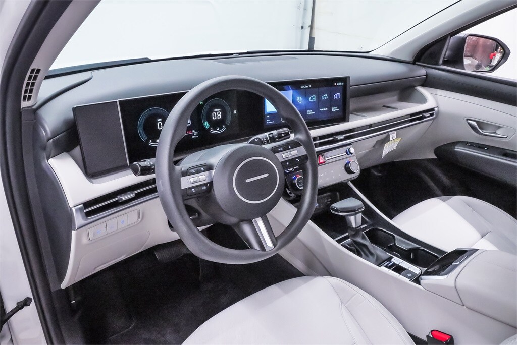 2025 Hyundai Tucson SEL photo 2