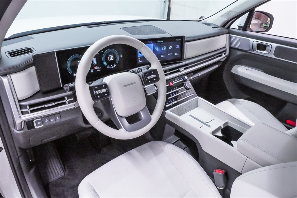 2025 Hyundai Santa Fe SE photo 2