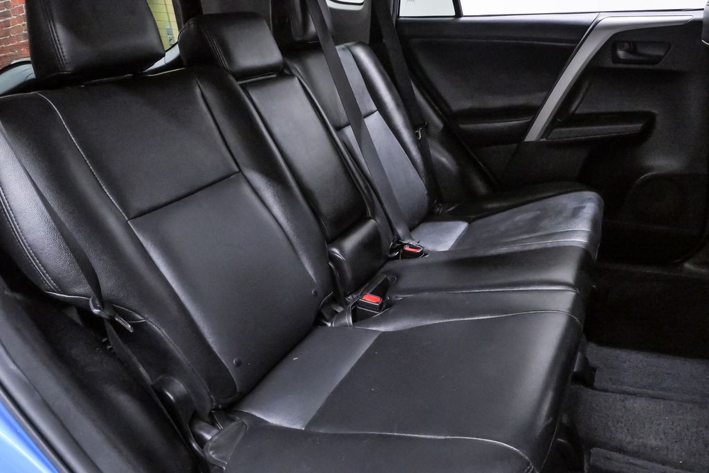 2016 Toyota RAV4 LE - Photo 11