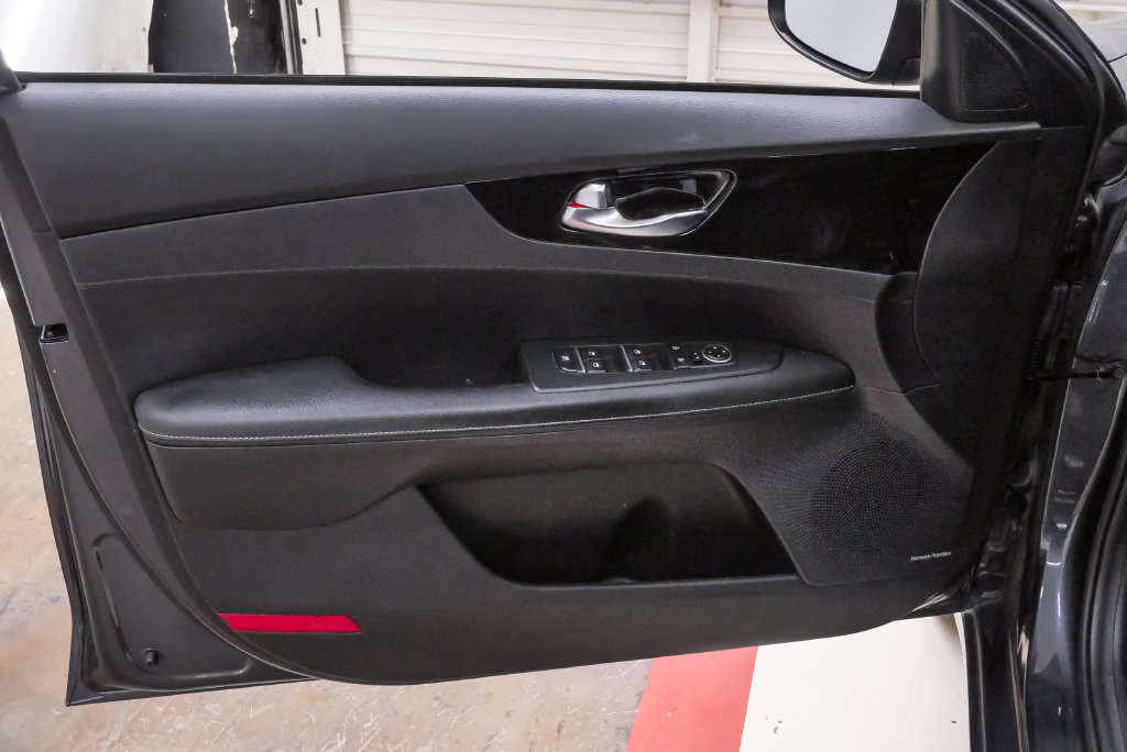 2021 Kia Forte EX - Photo 25