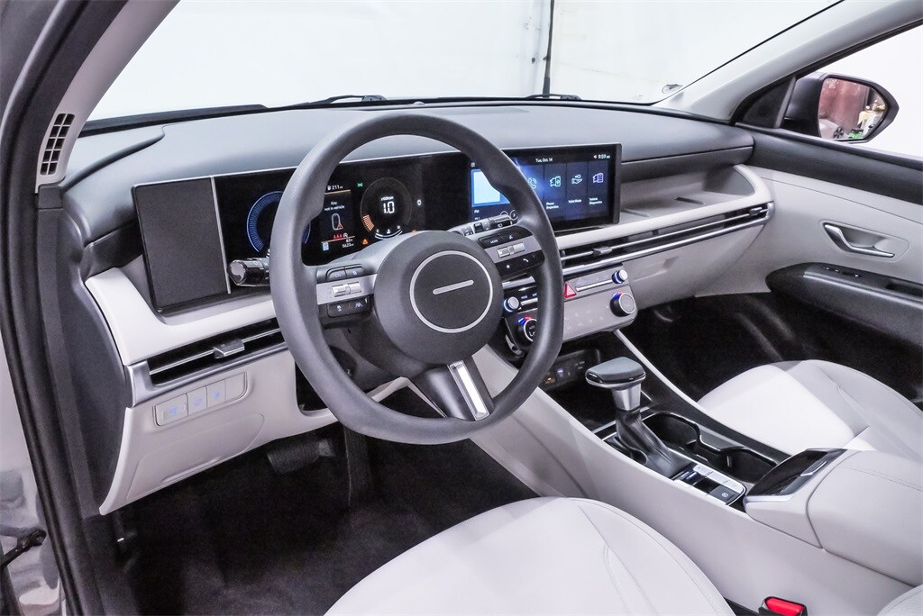 2025 Hyundai Tucson SEL photo 2