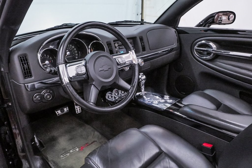 2006 Chevrolet SSR Base photo 2