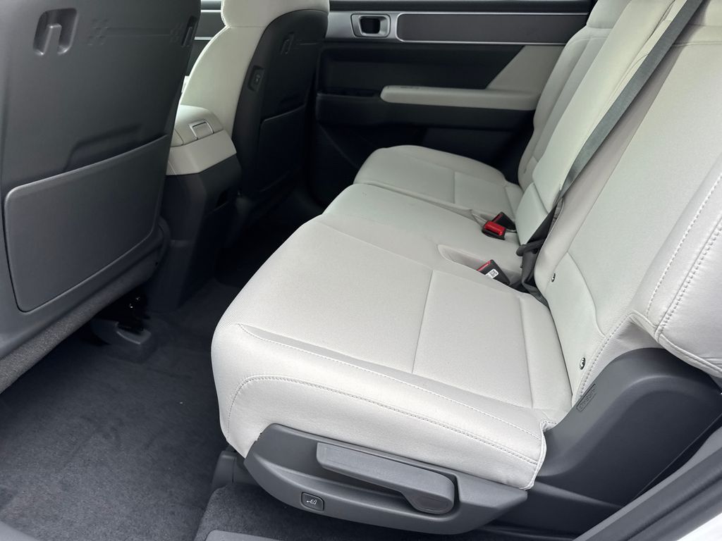 2026 Hyundai Santa Fe SE - Photo 16