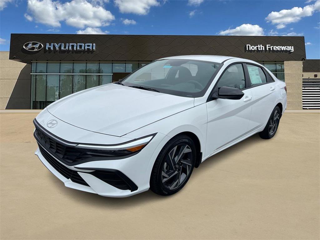 2025 Hyundai Elantra SEL's photo