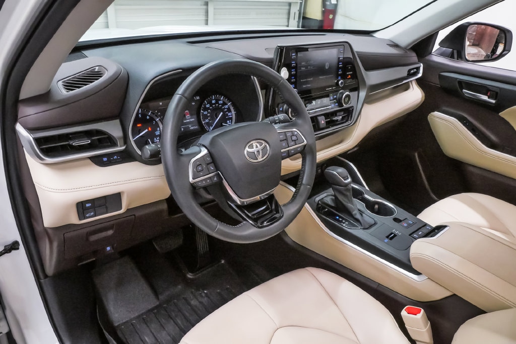 Used 2021 Toyota Highlander XLE SUV