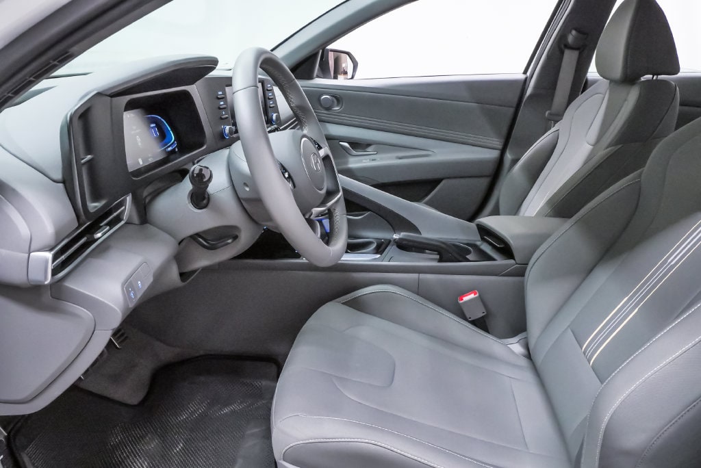 2026 Hyundai Elantra SEL Sport - Photo 9
