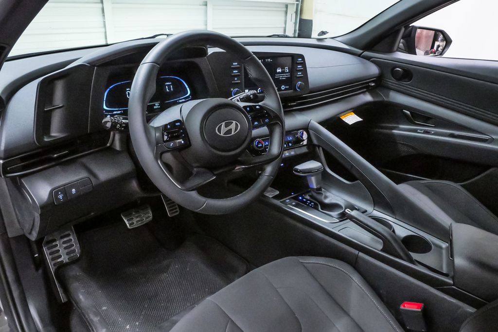 2026 Hyundai Elantra SEL Sport - Photo 2