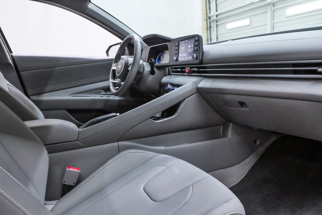 2026 Hyundai Elantra SEL Sport - Photo 12