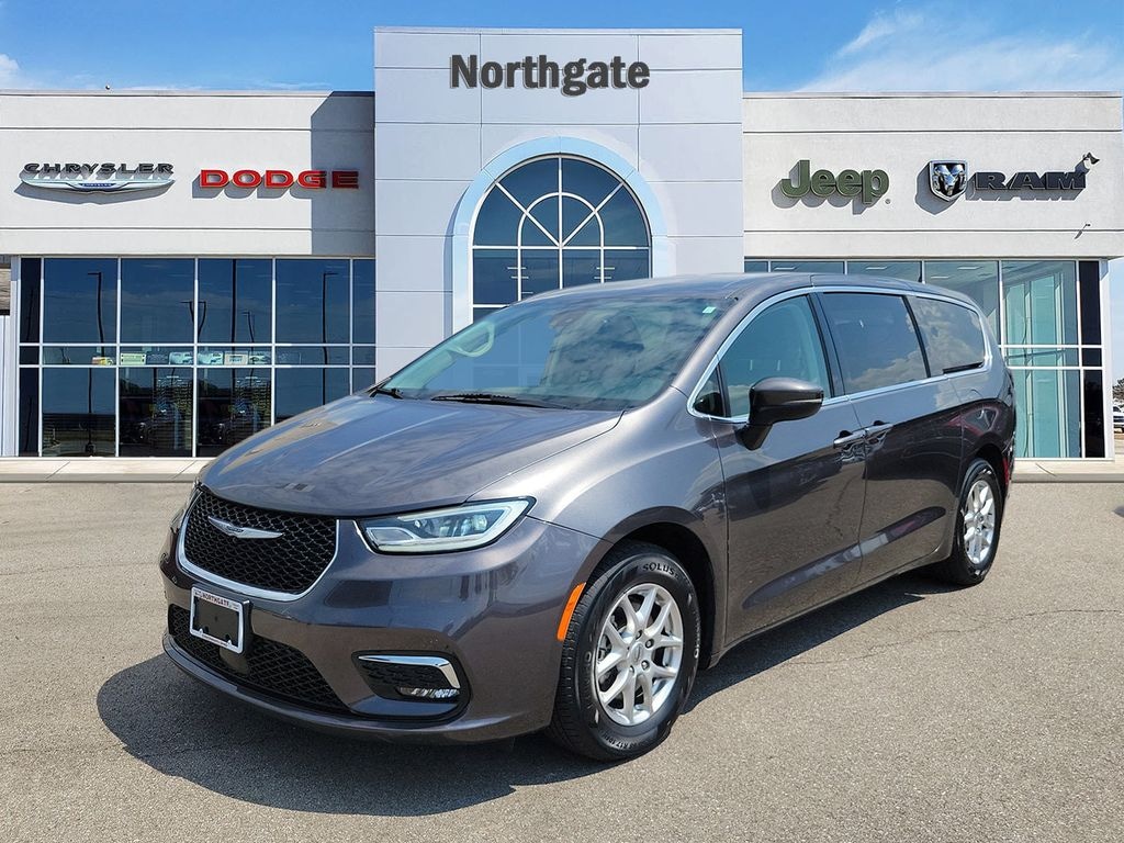 Used 2023 Chrysler Pacifica Touring L Minivan/Van