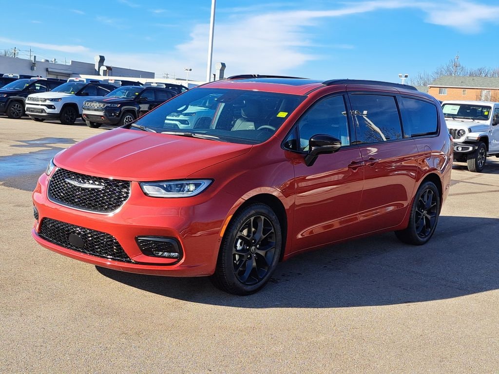 New 2026 Chrysler Pacifica LIMITED Passenger Van