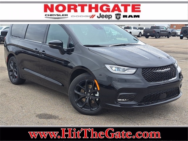 2026 Chrysler Pacifica Limited's photo