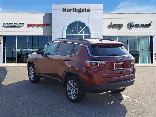 2022 Jeep Compass Latitude Lux photo 3
