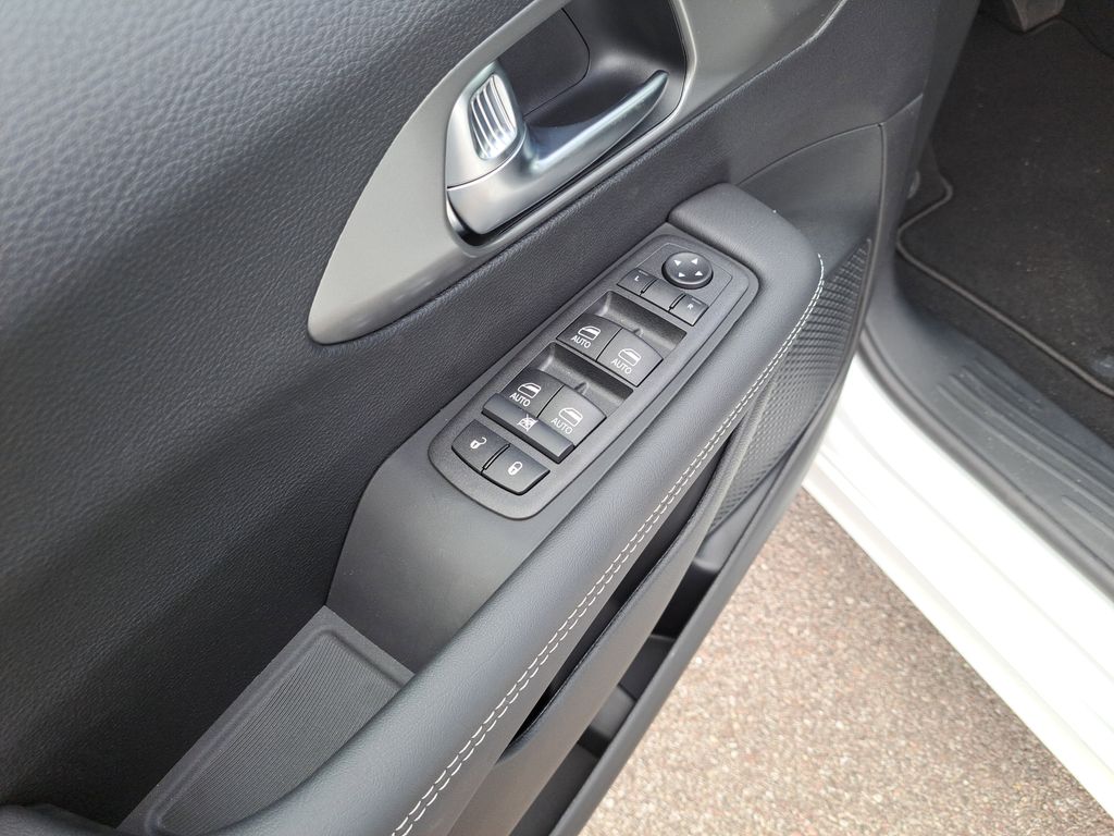 2026 Chrysler Pacifica Select - Photo 18
