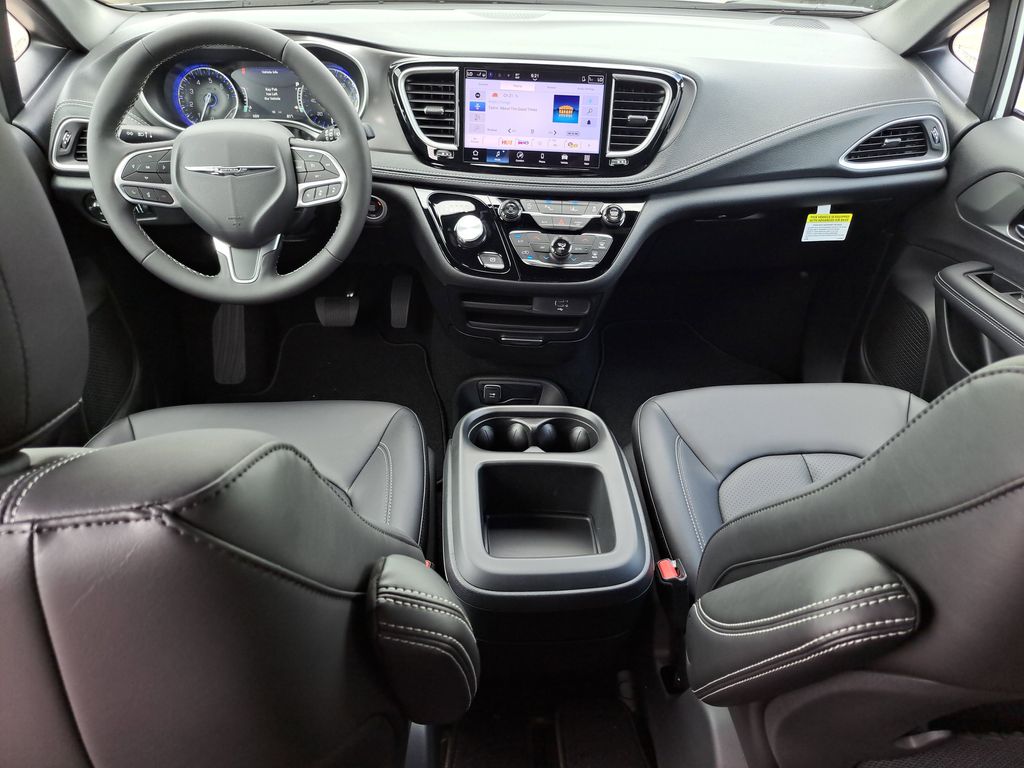 2026 Chrysler Pacifica Select - Photo 11