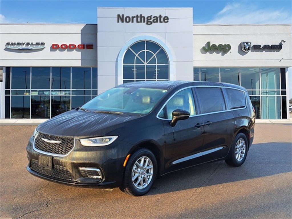 Used 2024 Chrysler Pacifica Touring L Minivan/Van