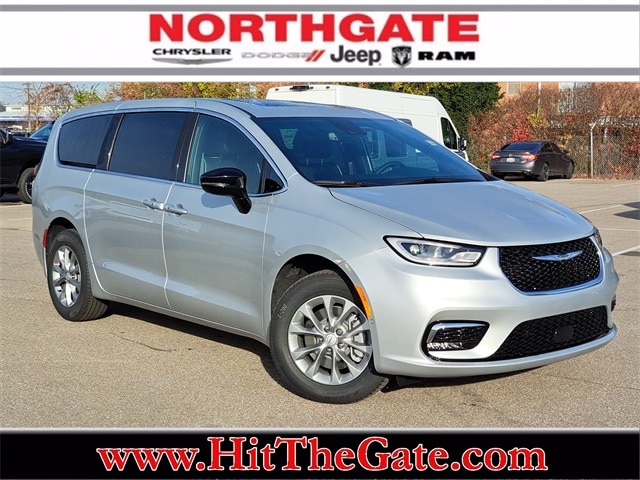 2026 Chrysler Pacifica Limited's photo