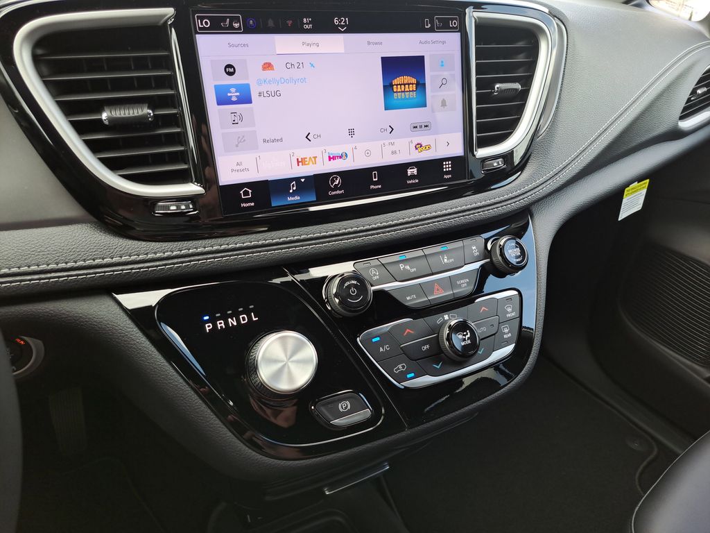 2026 Chrysler Pacifica Select - Photo 8
