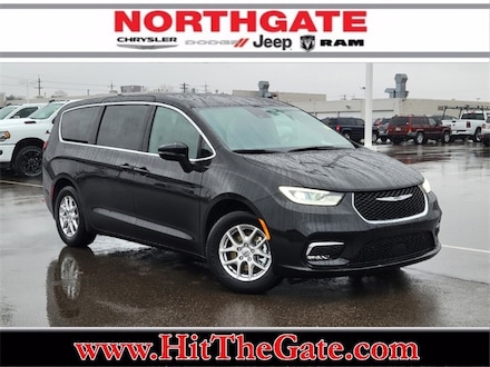 2025 Chrysler Pacifica Select FWD Passenger Van