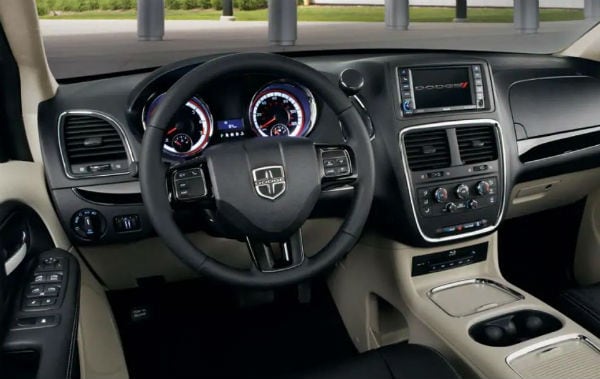 The 2019 Dodge Grand Caravan interior drivers view Forest Park, OH Northgate CDJR