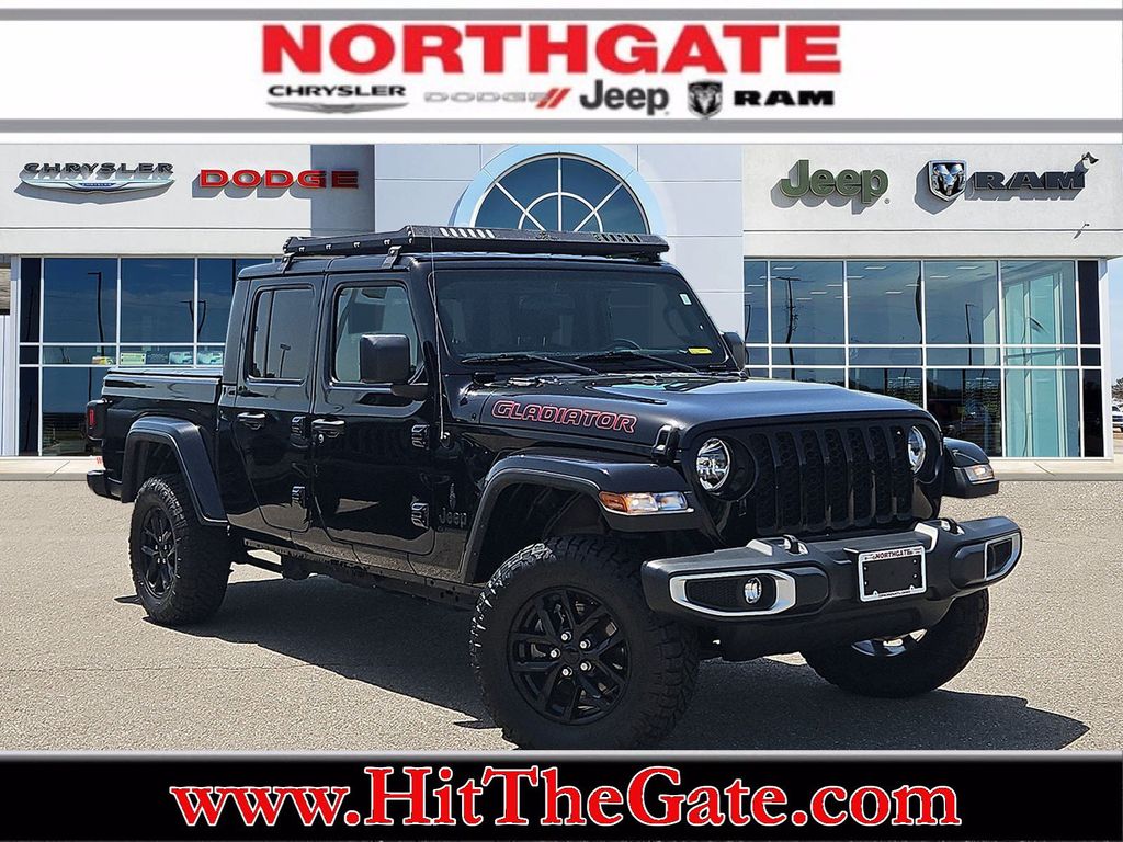 2022 Jeep Gladiator Sport S's photo