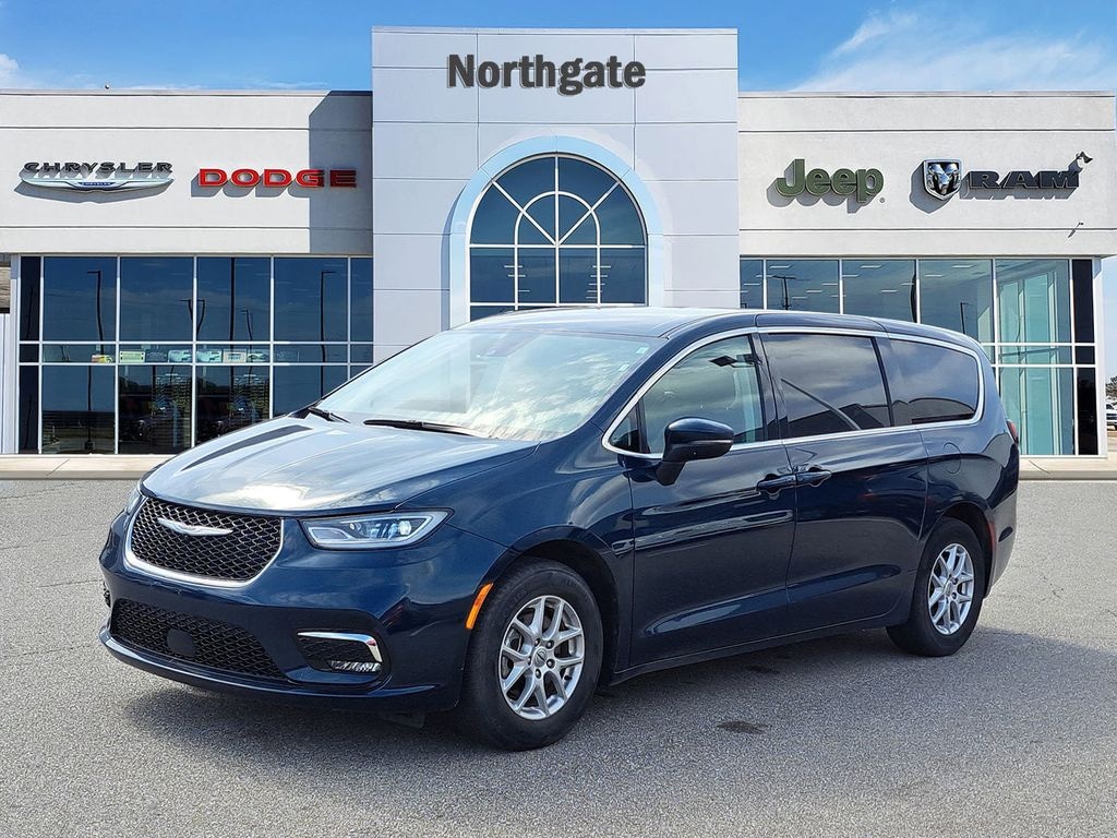 Used 2023 Chrysler Pacifica Touring L Minivan/Van