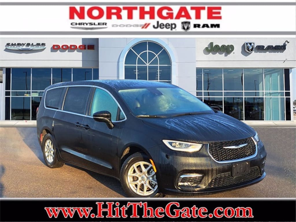 Used 2024 Chrysler Pacifica Touring L Minivan/Van