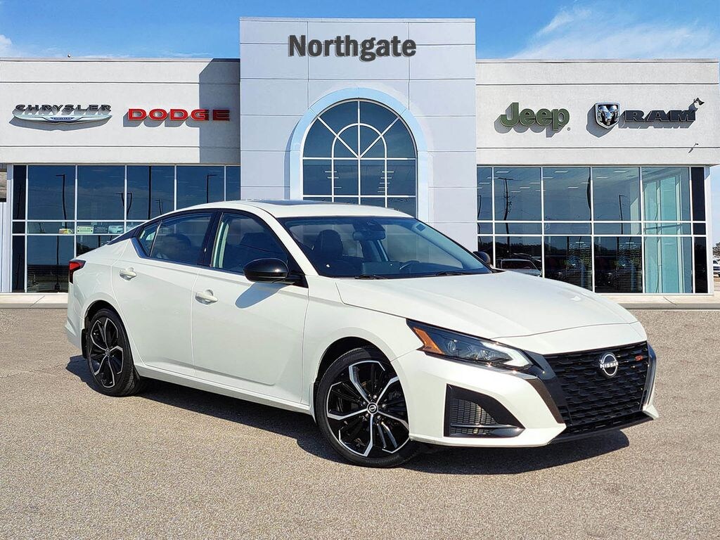Used 2023 Nissan Altima SR FWD Sedan