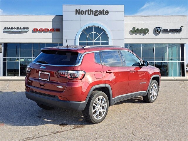 2022 Jeep Compass Latitude Lux photo 4