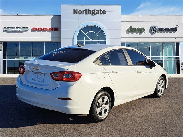 2017 Chevrolet Cruze LS photo 4