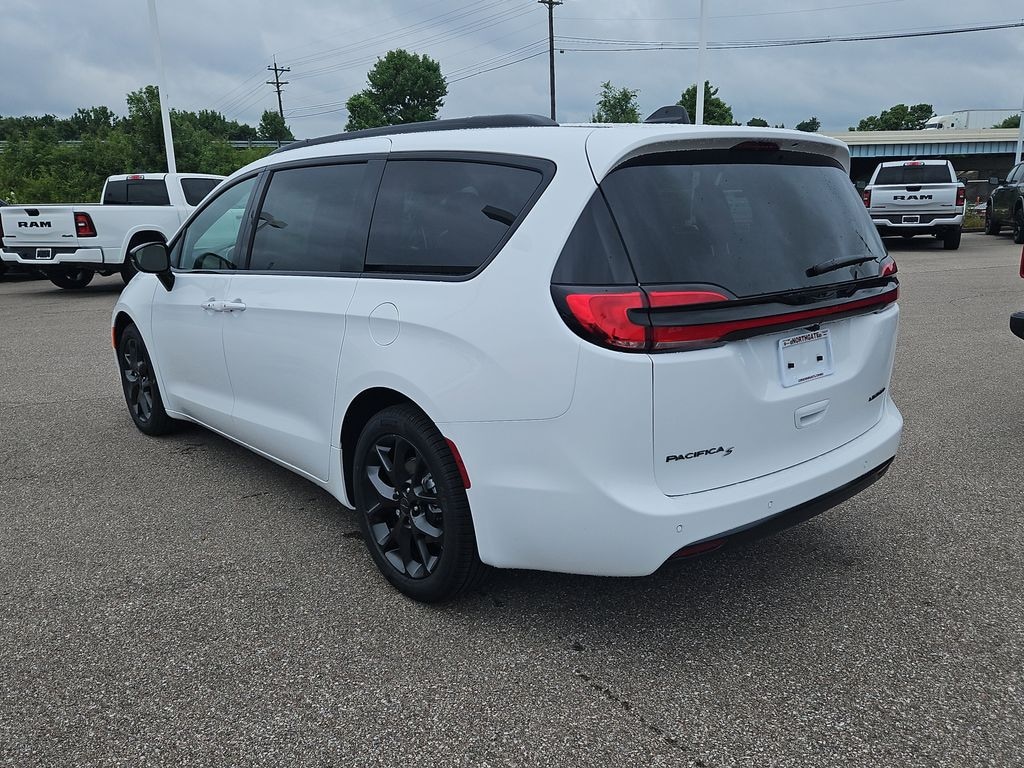 New 2027 Chrysler Pacifica Limited FWD Passenger Van