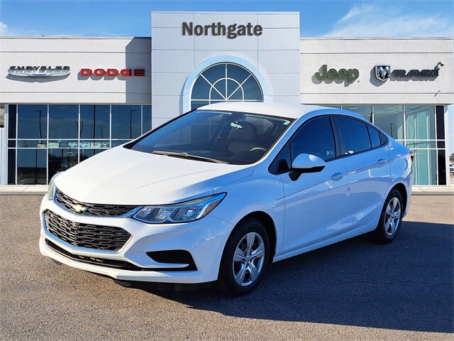 2017 Chevrolet Cruze LS photo 2