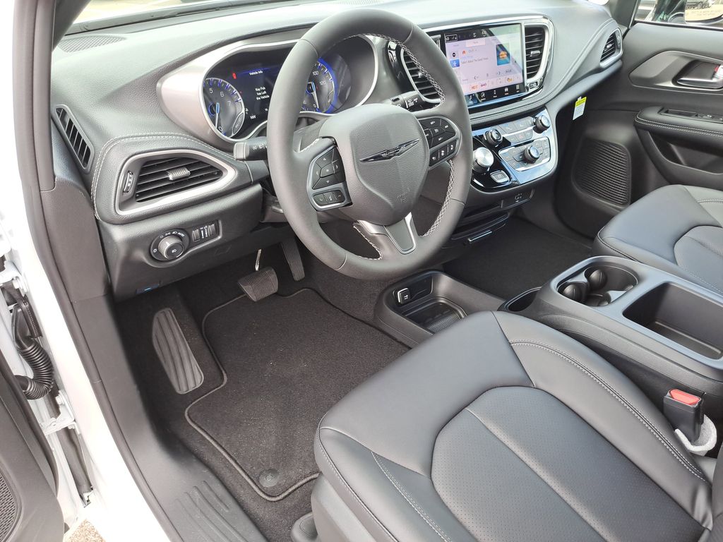 2026 Chrysler Pacifica Select - Photo 16