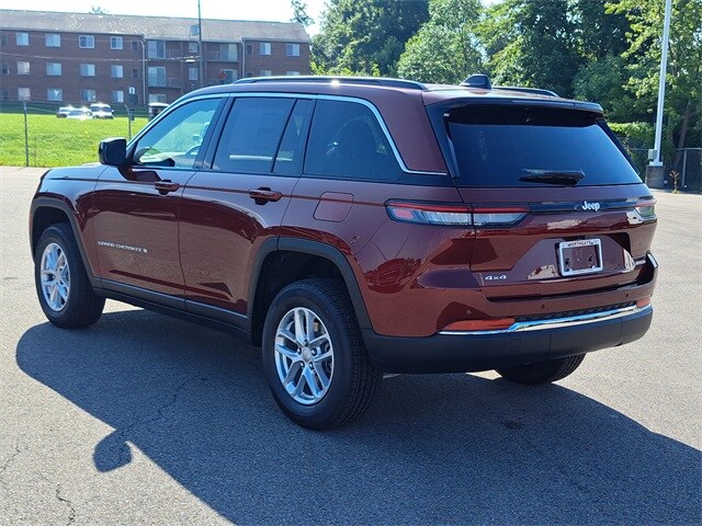 2025 Jeep Grand Cherokee Laredo photo 3
