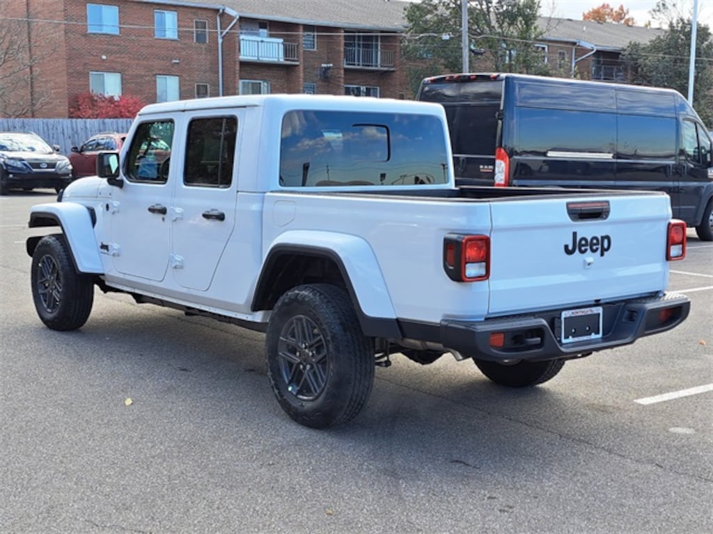 New 2026 Jeep Gladiator SPORT S 4X4 Pickup