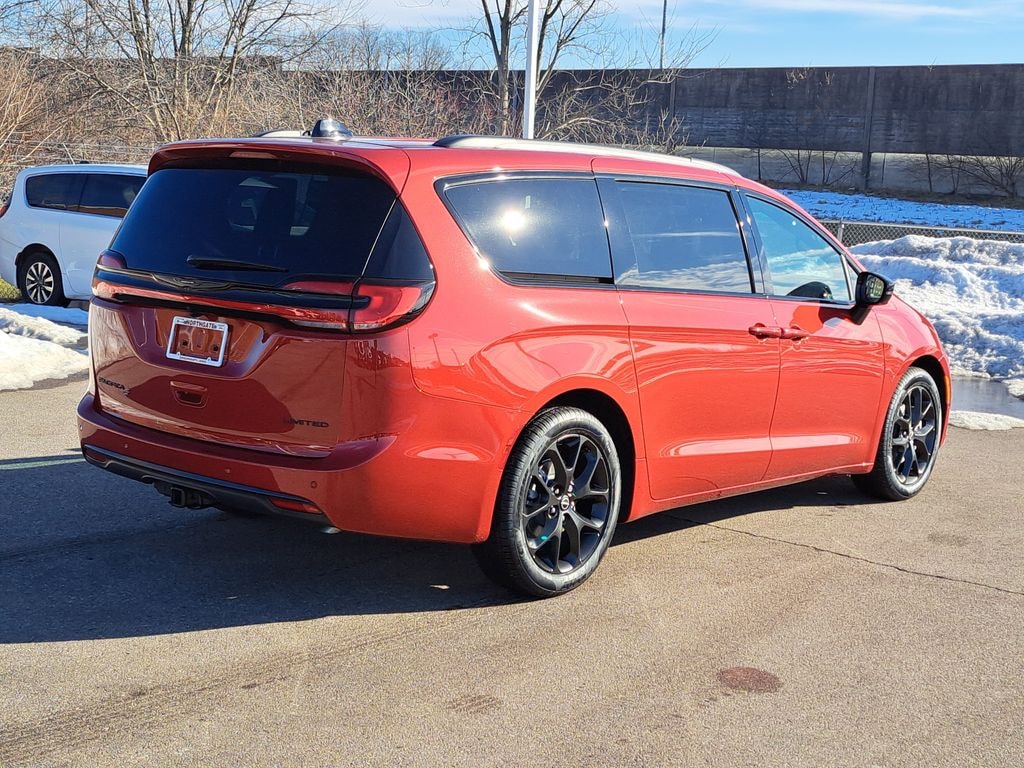 New 2026 Chrysler Pacifica LIMITED Passenger Van