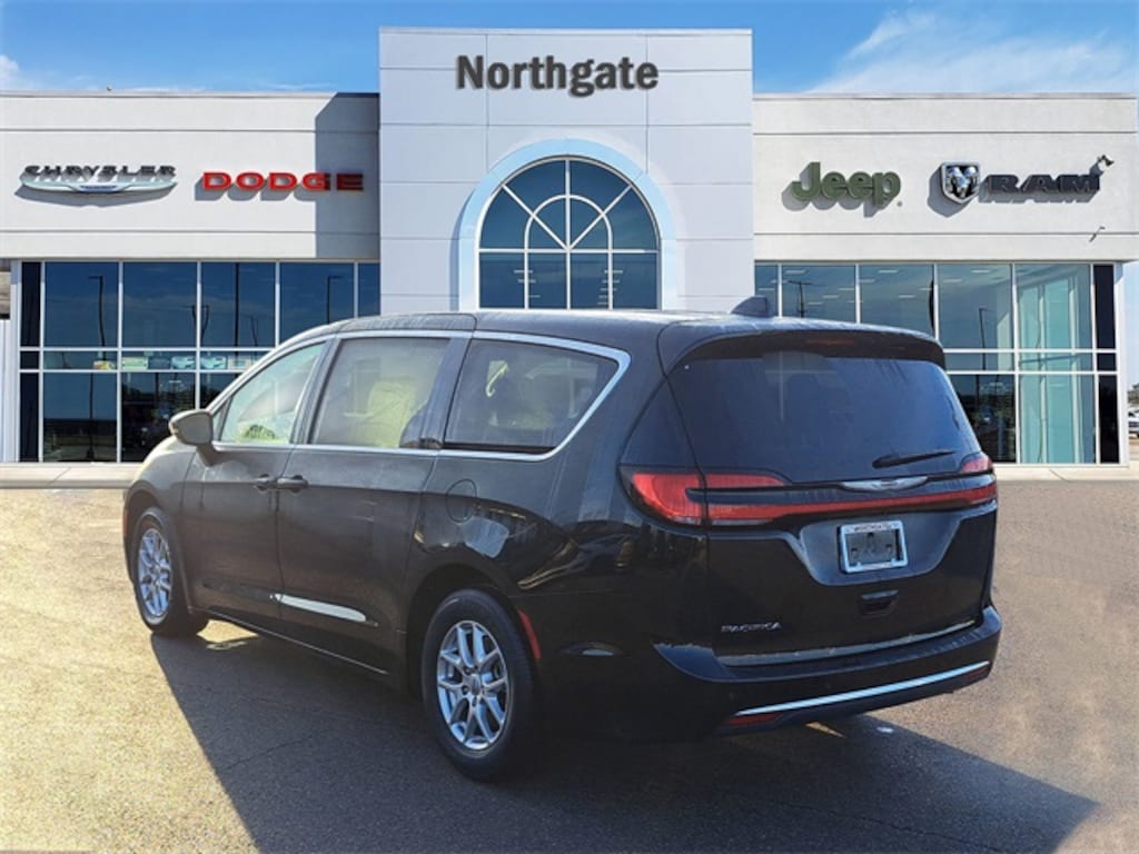 Used 2024 Chrysler Pacifica Touring L Minivan/Van