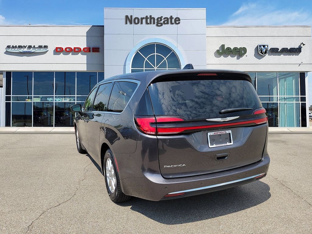 Used 2023 Chrysler Pacifica Touring L Minivan/Van
