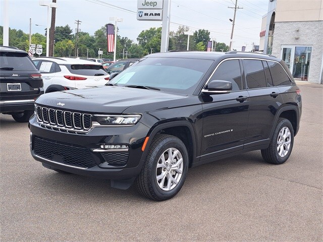 2022 Jeep Grand Cherokee Limited photo 2
