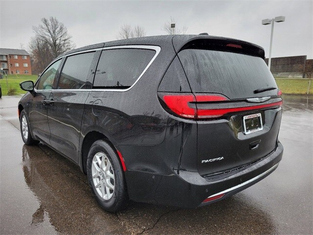 2025 Chrysler Pacifica photo 3