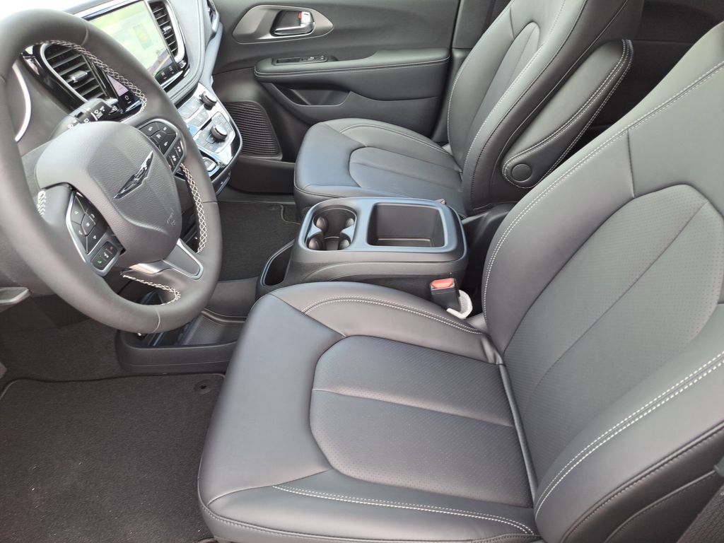 2026 Chrysler Pacifica Select - Photo 15