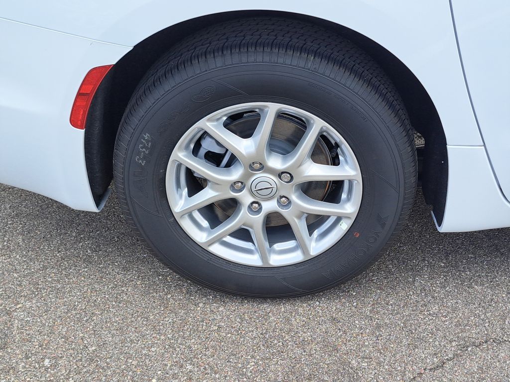 2026 Chrysler Pacifica Select - Photo 6