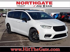 2025 Chrysler Pacifica Limited FWD Passenger Van