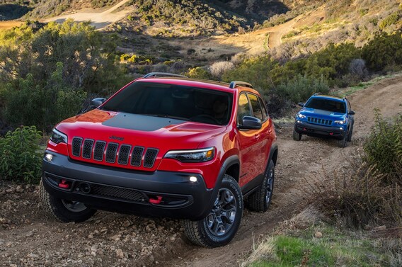 Jeep Cherokee Trail Hawk vs Jeep Wrangler Rubicon | Northgate CDJR Jeep Cherokee Trail Hawk vs Jeep Wrangler Rubicon | Northgate CDJR