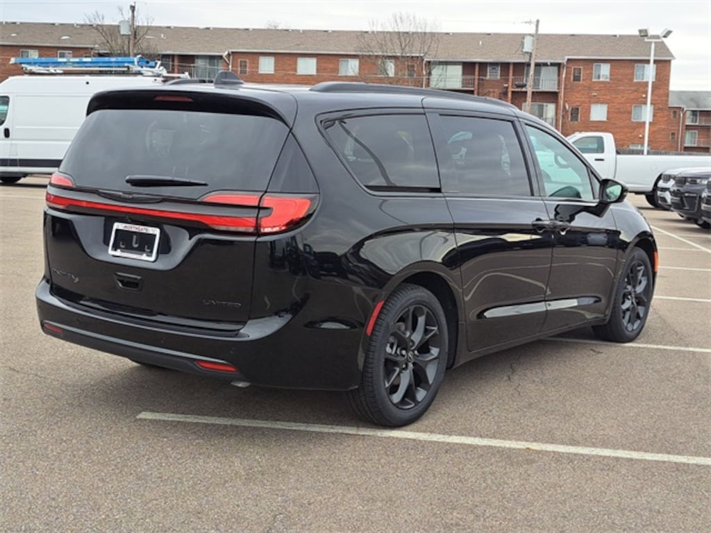 New 2026 Chrysler Pacifica LIMITED Passenger Van