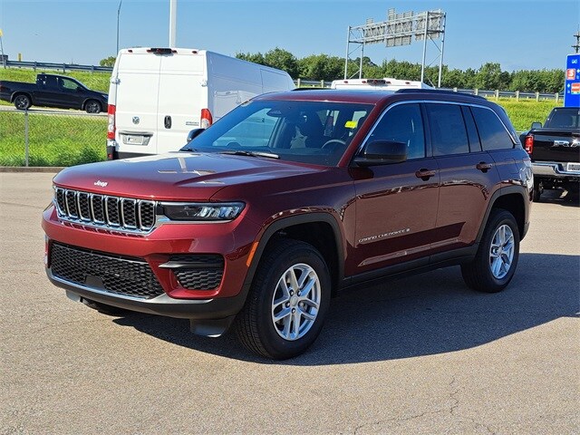 2025 Jeep Grand Cherokee Laredo photo 2