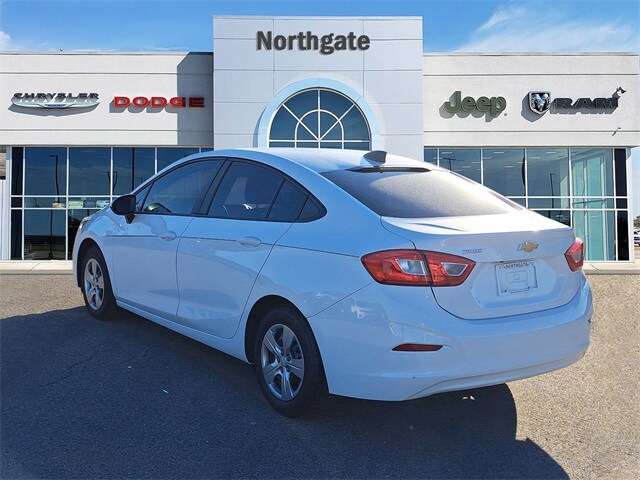 2017 Chevrolet Cruze LS photo 3